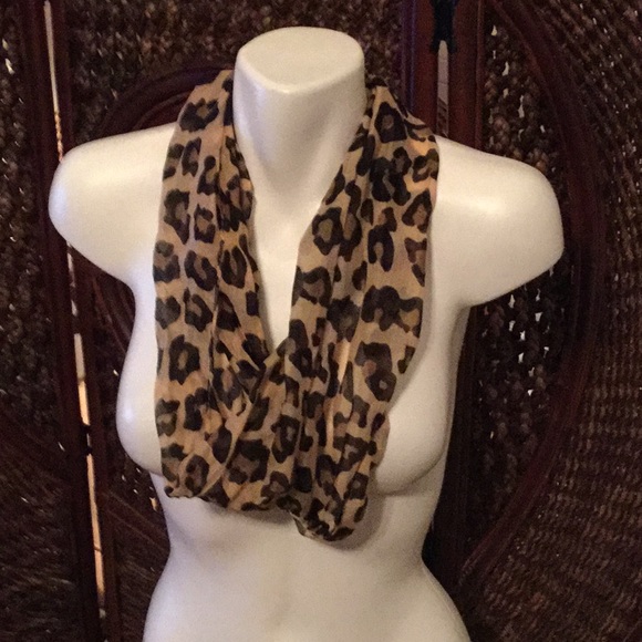 🐆NWT Leopard Scarf Must Have For Summer 🐆 - Picture 3 of 5